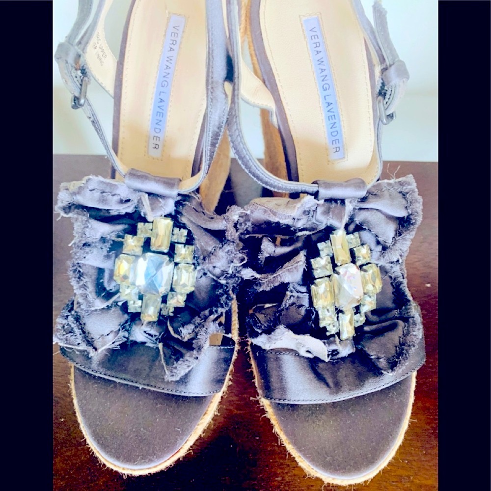 Free Ship Vera Wang Wedges!Excellent condition!